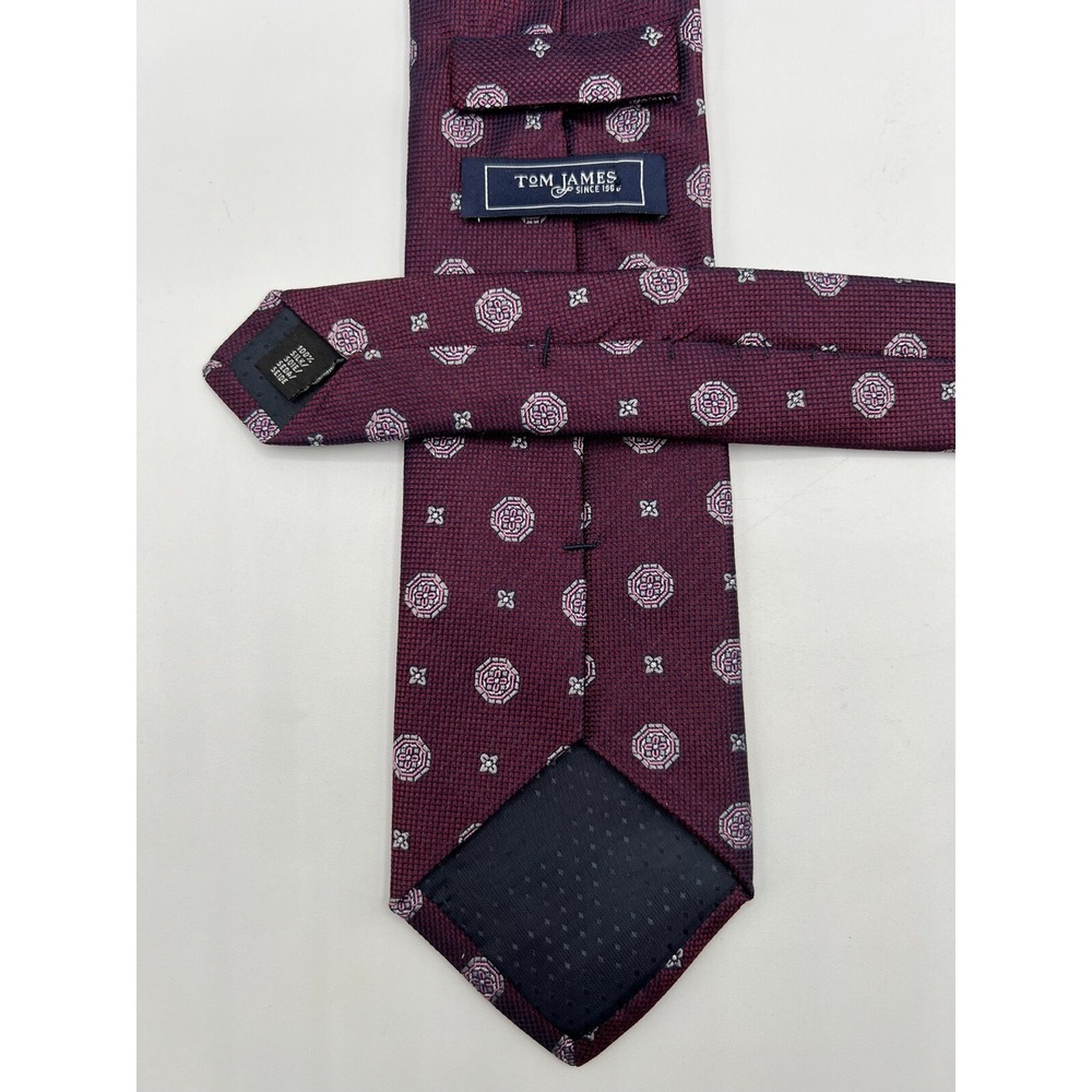 TOM JAMES 100% Silk Tie Red Geometric Made in USA L:57.5" W:3.25" - T9